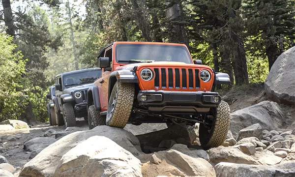 Jeep Wrangler vs Gladiator, fratelli rivali