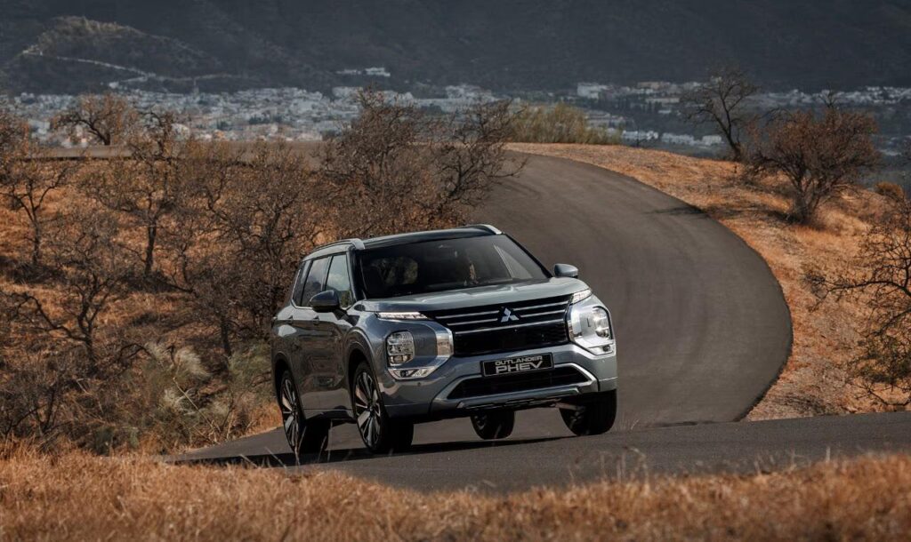 Nuovo Mitsubishi Outlander, la primavera bussa alle porte